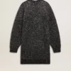 Vestido negro de mujer con cuello redondo y lentejuelas plateadas por toda la prenda