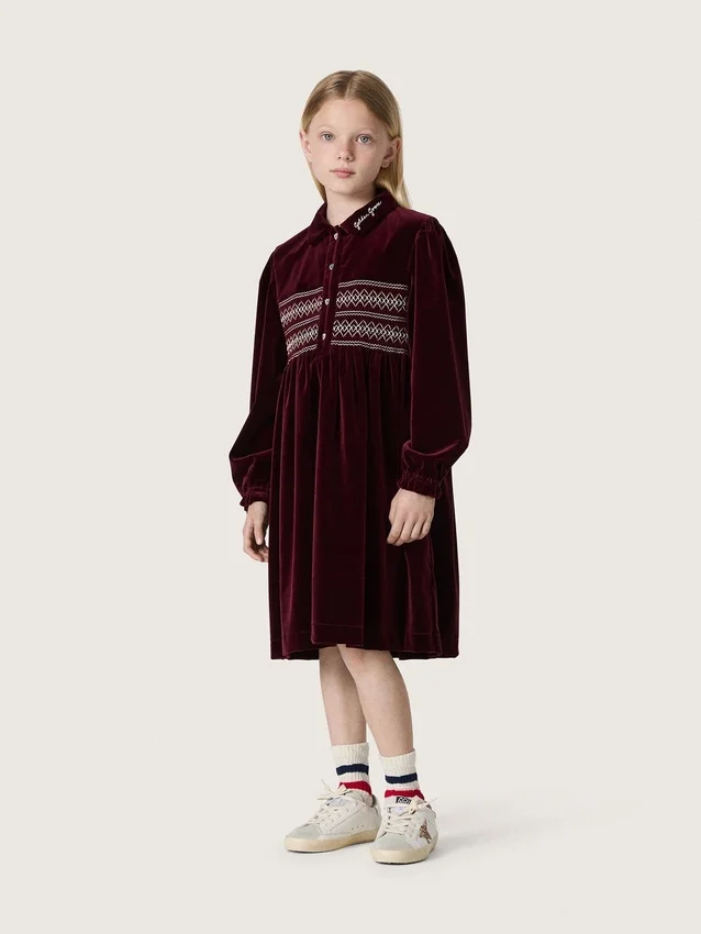 Vestido para niñas en color burdeos con efecto terciopelo y bordado en la parte delantera