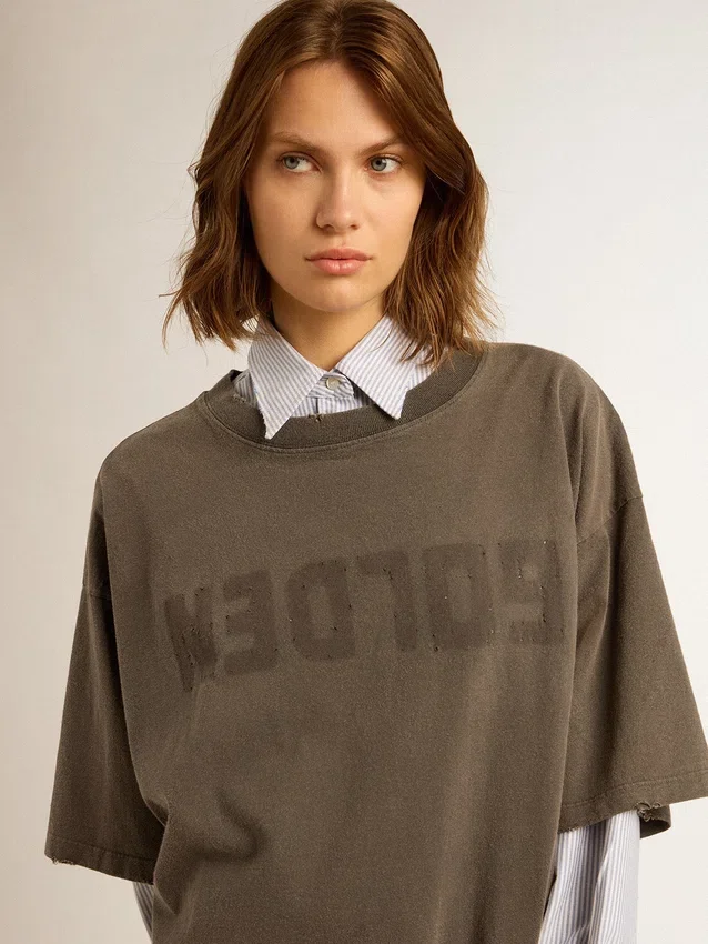 Vestido tipo camiseta gris para mujer con acabado desgastado
