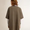 Vestido tipo camiseta gris para mujer con acabado desgastado