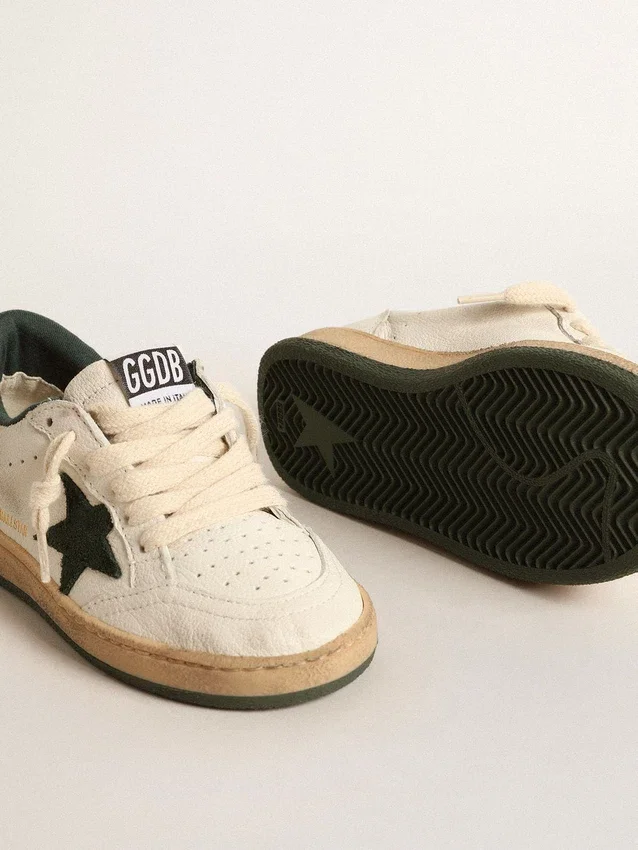 Young Ball Star en cuero blanco con estrella de gamuza verde