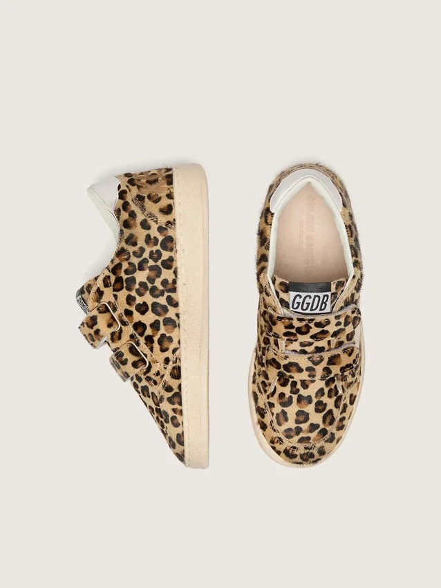 Young Ball Star en piel de potro con estampado de leopardo, estrella de cuero blanco y lengüeta en el talón
