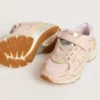 Young Lightstar en cuero rosa y malla con estrella de cuero rosa