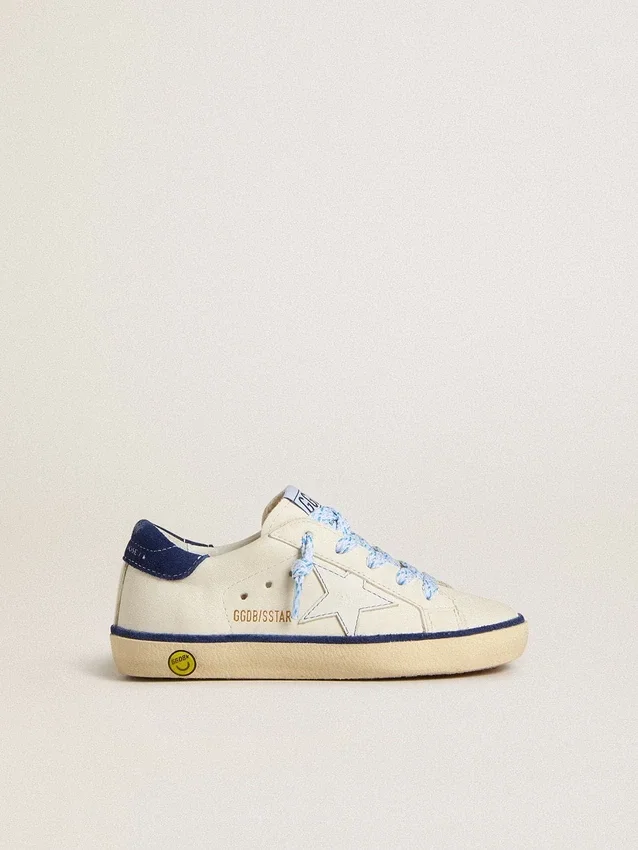 Young Super-Star en cuero blanco con lengüeta de talón de gamuza azul