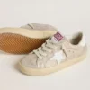 Young Super-Star en gamuza color arena con efecto laminado y estrella de cuero blanco