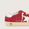 Young Super-Star en gamuza roja con estrella de cuero blanco y lengüeta en el talón