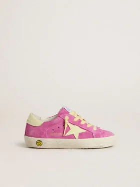 Young Super-Star en gamuza rosa con estrella y lengüeta del talón en amarillo claro