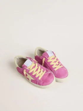 Young Super-Star en gamuza rosa con estrella y lengüeta del talón en amarillo claro