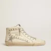 Zapatilla Slide con estrella de cuero metalizado plateado y detalle de cuero con estrellas