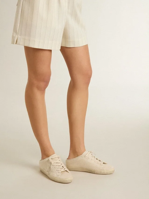 Zapatilla Super-Star Sabot para mujer en lona beige con abalorios bordados y estrella de gamuza beige