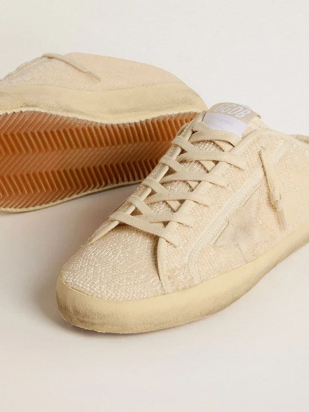 Zapatilla Super-Star Sabot para mujer en lona beige con abalorios bordados y estrella de gamuza beige