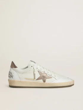 Zapatillas Ball Star para hombre en piel napa blanca con estrella y lengüeta en el talón de piel laminada color bronce