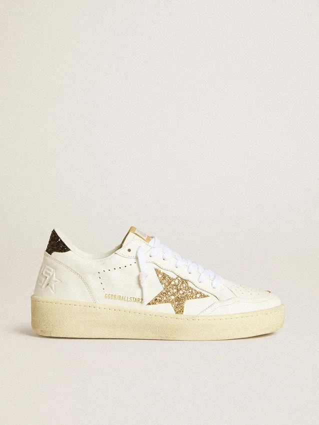 Zapatillas Ball Star para mujer en cuero blanco con estrella dorada con purpurina y lengüeta del talón negra con purpurina