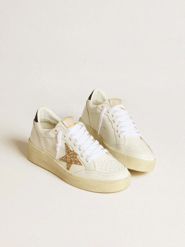 Zapatillas Ball Star para mujer en cuero blanco con estrella dorada con purpurina y lengüeta del talón negra con purpurina