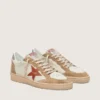 Zapatillas Ball Star para mujer en cuero color crema con estrella de cuero rojo ladrillo e inserciones de gamuza