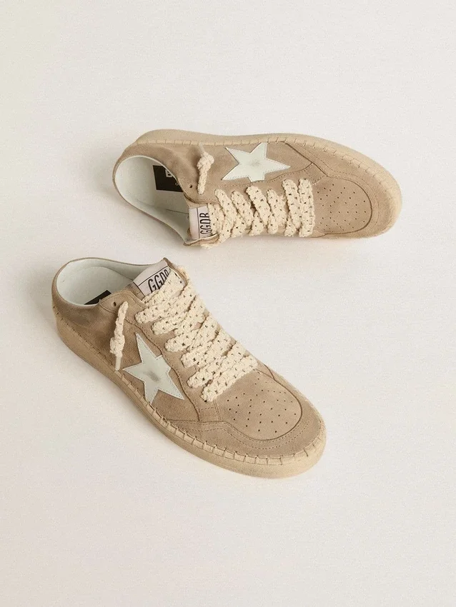 Zapatillas Ball Star para mujer en gamuza beige con estrella de cuero blanco