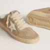 Zapatillas Ball Star para mujer en gamuza beige con estrella de cuero blanco