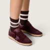 Zapatillas Ball Star para mujer en gamuza color burdeos con estrella de cristal y lengüeta del talón de cuero metalizado