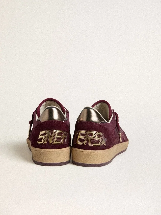 Zapatillas Ball Star para mujer en gamuza color burdeos con estrella de cristal y lengüeta del talón de cuero metalizado