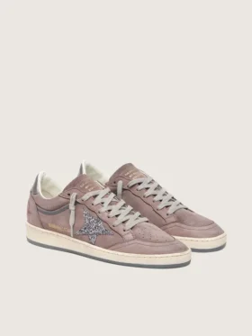 Zapatillas Ball Star para mujer en gamuza color lavanda con estrella plateada con purpurina y lengüeta del talón de cuero laminado