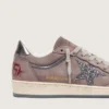 Zapatillas Ball Star para mujer en gamuza color lavanda con estrella plateada con purpurina y lengüeta del talón de cuero laminado