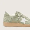 Zapatillas Ball Star para mujer en gamuza verde salvia con estrella de cuero blanco y bordado floral de Swarovski tono sobre tono