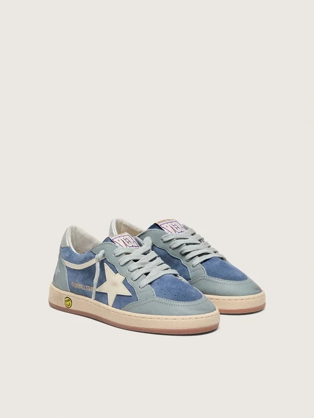 Young Ball Star en gamuza azul claro y azul denim con estrella de cuero blanco