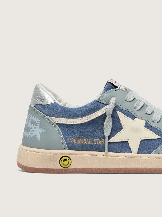 Young Ball Star en gamuza azul claro y azul denim con estrella de cuero blanco