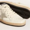Zapatillas Ball Star tipo sabot en piel napa con estrella de gamuza gris hielo