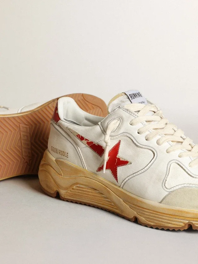 Zapatillas de hombre con Running Sole, estrella de cuero y lengüeta en el talón con estampado rojo