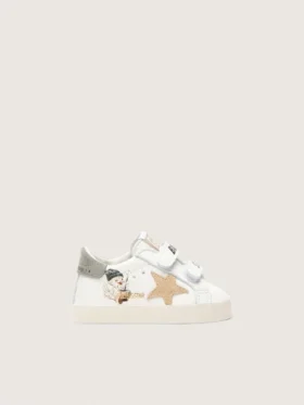 Zapatillas escolares para bebé en napa con estrella de gamuza beige y estampado de mascota