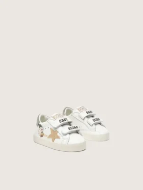 Zapatillas escolares para bebé en napa con estrella de gamuza beige y estampado de mascota