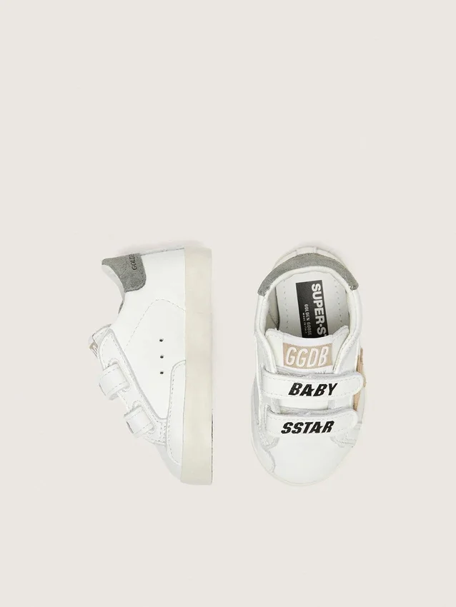 Zapatillas escolares para bebé en napa con estrella de gamuza beige y estampado de mascota