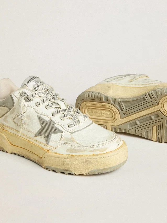 Zapatillas Forty2 para mujer en cuero blanco con cordones con cristales Swarovski y estrella de TPU gris