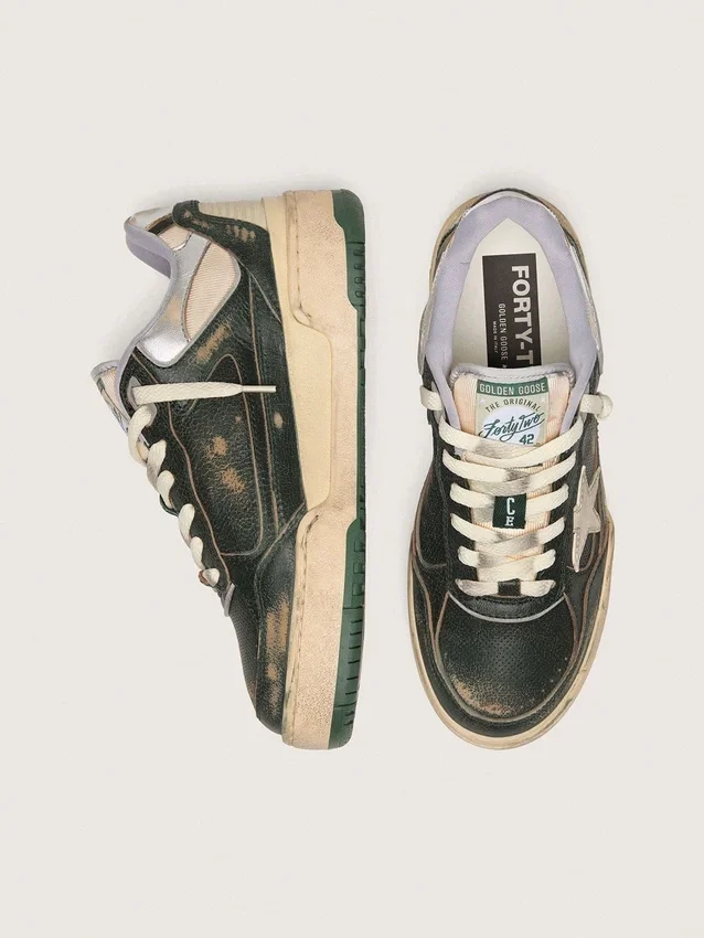 Zapatillas Forty2 para hombre en cuero verde y nylon color crema con estrella de TPU y lengüeta del talón de cuero plateado