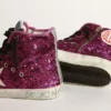 Zapatillas Francy con lentejuelas y letras escritas a mano en la suela