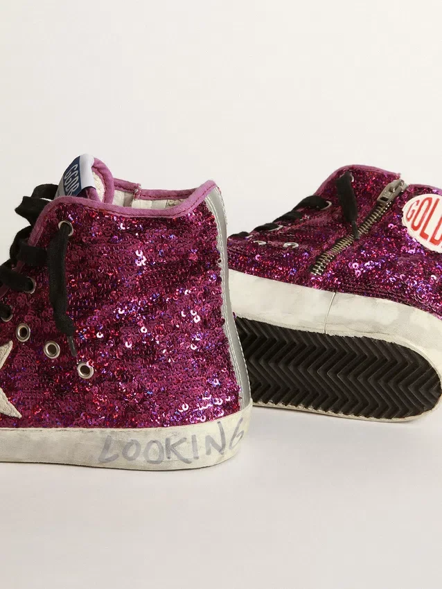 Zapatillas Francy con lentejuelas y letras escritas a mano en la suela