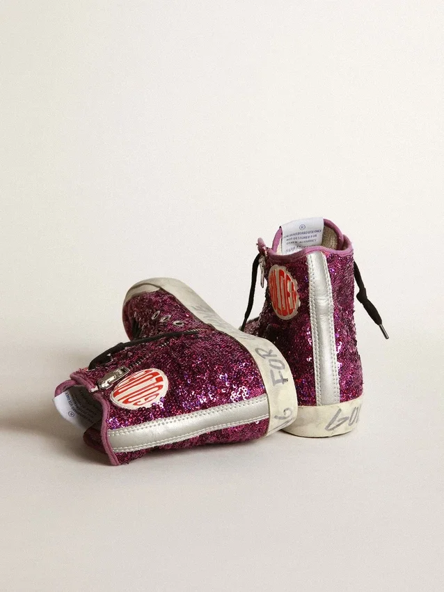 Zapatillas Francy con lentejuelas y letras escritas a mano en la suela