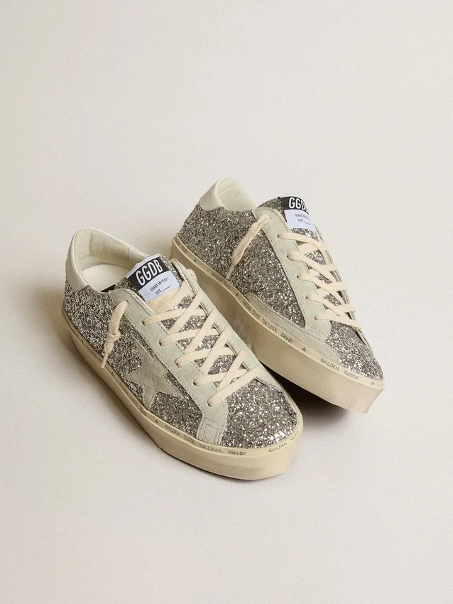Zapatillas Hi Star para mujer en brillo plateado con estrella de gamuza y lengüeta del talón blanca