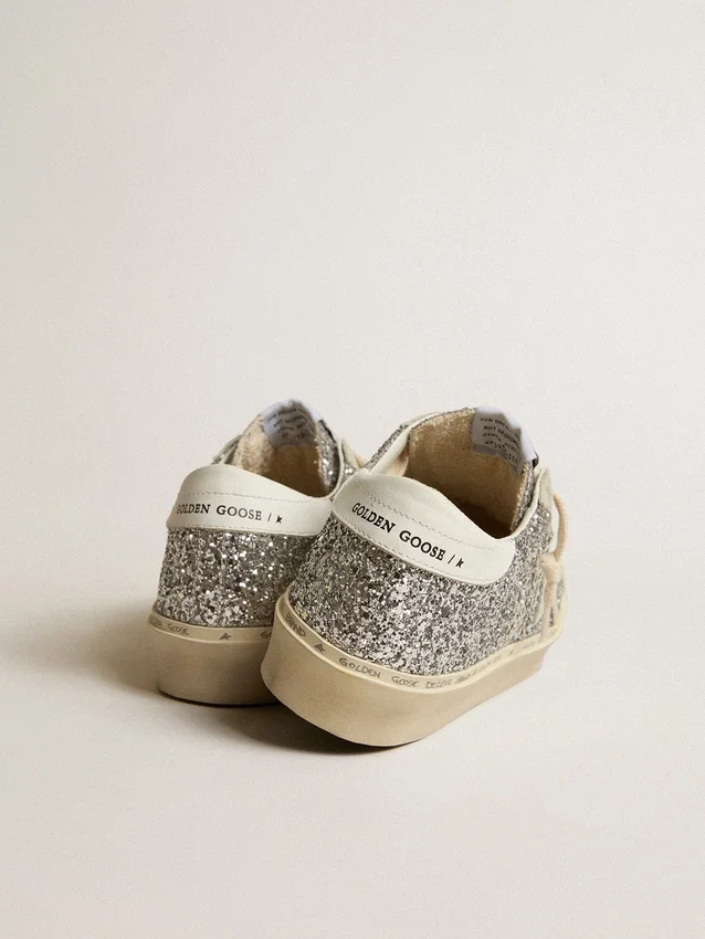 Zapatillas Hi Star para mujer en brillo plateado con estrella de gamuza y lengüeta del talón blanca