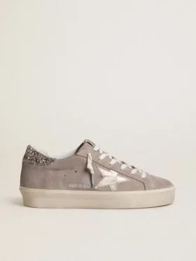 Zapatillas Hi Star para mujer en gamuza beige con estrella de cuero laminado y lengüeta del talón con purpurina
