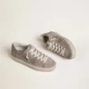 Zapatillas Hi Star para mujer en gamuza beige con estrella de cuero laminado y lengüeta del talón con purpurina