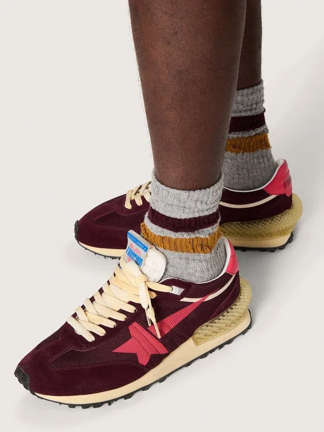 Zapatillas Marathon para hombre en malla y gamuza color burdeos con estrella rosa estampada