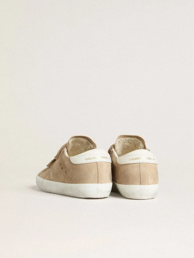 Zapatillas Old School para mujer en gamuza beige con lengüeta del talón de cuero blanco