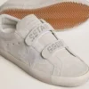 Zapatillas Old School para mujer en gamuza gris claro con una estrella de cuero con microbrillo