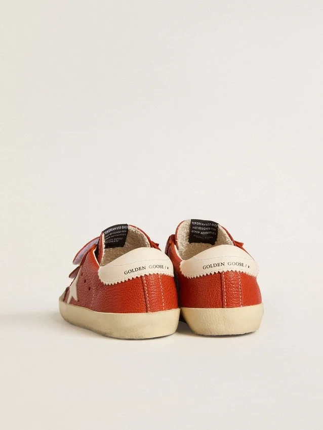 Zapatillas Old School para niños en napa naranja con estrella blanca y lengüeta del talón de cuero color crema