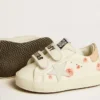 Zapatillas para bebé en piel napa con motivo de rosas rosas y estrella de gamuza blanca