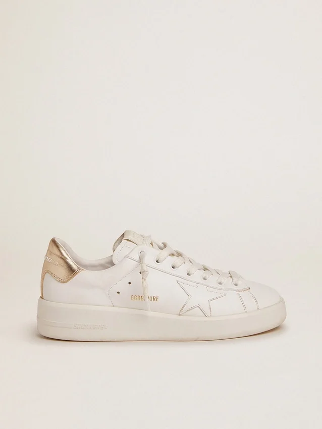 Zapatillas Purestar para mujer con lengüeta en el talón de color dorado
