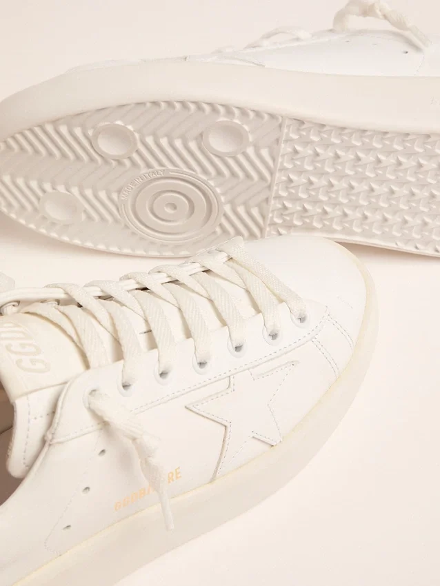 Zapatillas Purestar para mujer con lengüeta en el talón de color dorado