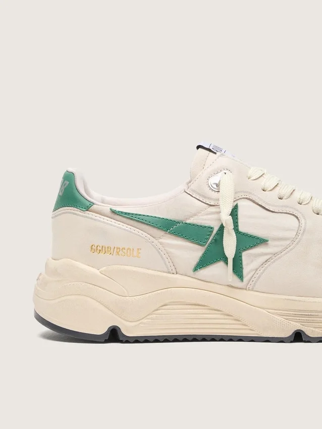 Zapatillas Running Sole para hombre en nylon color crema y cuero con estrella de cuero verde